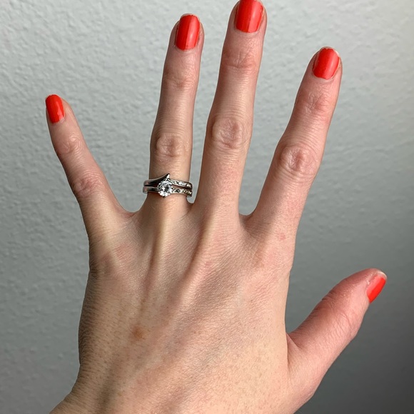 Round Brilliant Cubic zirconia double band Ring Set Sz 5 engagement wedding set - Picture 8 of 9